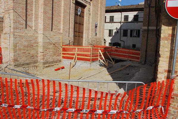 Gli scavi in corso in piazza Bice Piacentini 