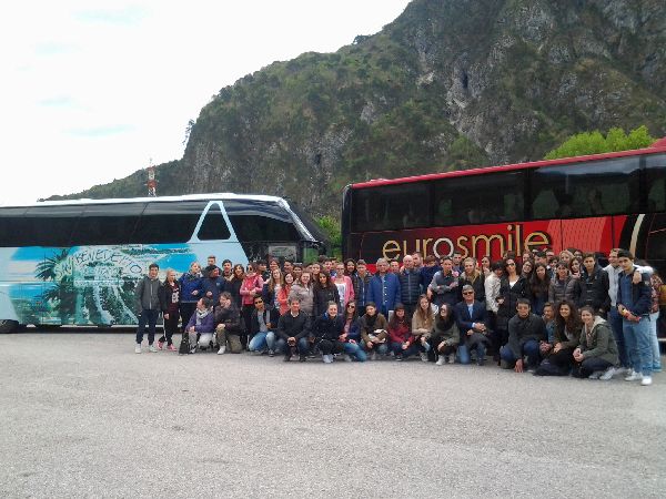 Foto di gruppo della comitiva in viaggio per l'Austria