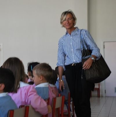 L'assessore Sorge con i bambini della scuola "Alfortville" 