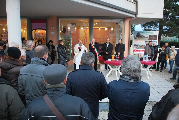 Alcuni momenti dell'inaugurazione della piazza Emanuela Setti Carraro 