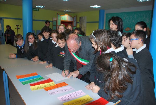 Alcuni momenti della visita alla scuola "Marchegiani" 