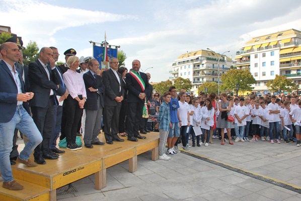 Alcune foto dell'inaugurazione della scuola media "Mario Curzi" 