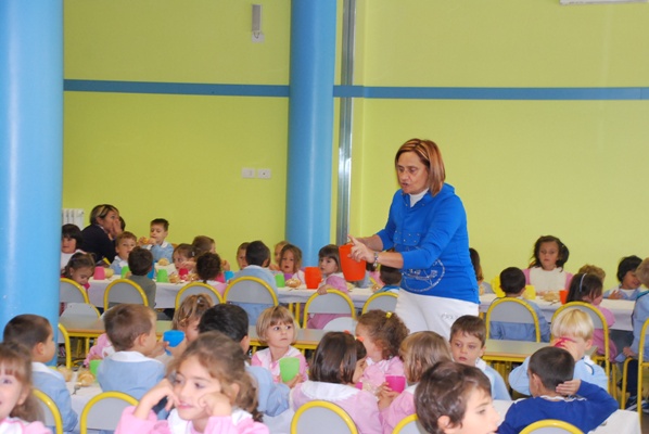 Alcune foto della visita del sindaco Gaspari al refettorio della scuola "Marchegiani" al Paese Alto 