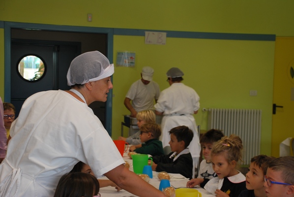 Alcune foto della visita del sindaco Gaspari al refettorio della scuola "Marchegiani" al Paese Alto 