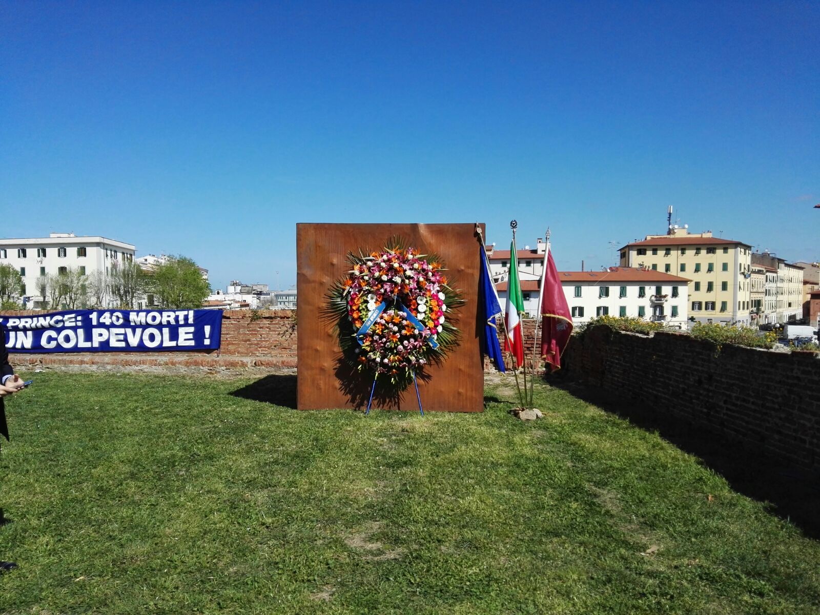 Alcuni momenti della cerimonia commemorativa del Moby Prince a Livorno 