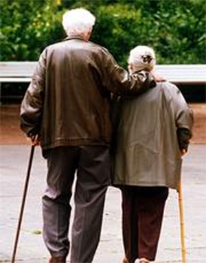 Torna il sostegno per gli anziani non autosufficienti