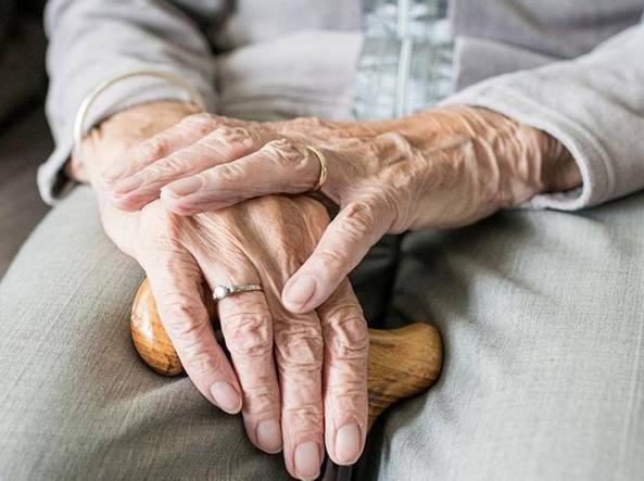 Dall’Ambito Sociale 21 contributi per “caregiver” e anziani non autosufficienti