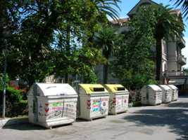 Cassonetti dei rifiuti in centro