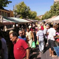 Il mercato settimanale di Porto d'Ascoli resta in via Toti