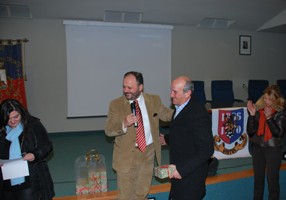 Il Sindaco con il Maggiore Rossini, andato in pensione nel 2009